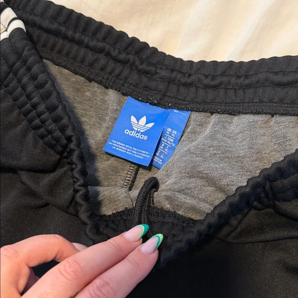 Adidas classic three stripes track pants jogger - Picture 3 of 4